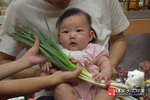 滿月剃頭、嬰兒剃頭、嬰兒理髮、寶寶剃頭、寶寶理髮、到府剃頭、到府嬰兒剃頭、到府滿月剃頭理髮。新北滿月剃頭、新北嬰兒剃頭、新北嬰兒理髮、新北寶寶剃頭、新北寶寶理髮、新北到府剃頭、新北到府嬰兒剃頭、新北到府滿月剃頭理髮。永和滿月剃頭、永和嬰兒剃頭、永和嬰兒理髮、永和寶寶剃頭、永和寶寶理髮、永和到府剃頭、永和到府嬰兒剃頭、永和到府滿月剃頭理髮。高寶寶(新北永和區)--製作胎毛筆、臍帶章、嬰兒三寶。「寶寶滿月剃頭理髮、到府嬰兒滿月理髮」祝福和活動紀錄。照片12