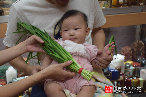 滿月剃頭、嬰兒剃頭、嬰兒理髮、寶寶剃頭、寶寶理髮、到府剃頭、到府嬰兒剃頭、到府滿月剃頭理髮。新北滿月剃頭、新北嬰兒剃頭、新北嬰兒理髮、新北寶寶剃頭、新北寶寶理髮、新北到府剃頭、新北到府嬰兒剃頭、新北到府滿月剃頭理髮。永和滿月剃頭、永和嬰兒剃頭、永和嬰兒理髮、永和寶寶剃頭、永和寶寶理髮、永和到府剃頭、永和到府嬰兒剃頭、永和到府滿月剃頭理髮。高寶寶(新北永和區)--製作胎毛筆、臍帶章、嬰兒三寶。「寶寶滿月剃頭理髮、到府嬰兒滿月理髮」祝福和活動紀錄。照片10