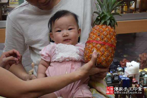 滿月剃頭、嬰兒剃頭、嬰兒理髮、寶寶剃頭、寶寶理髮、到府剃頭、到府嬰兒剃頭、到府滿月剃頭理髮。新北滿月剃頭、新北嬰兒剃頭、新北嬰兒理髮、新北寶寶剃頭、新北寶寶理髮、新北到府剃頭、新北到府嬰兒剃頭、新北到府滿月剃頭理髮。永和滿月剃頭、永和嬰兒剃頭、永和嬰兒理髮、永和寶寶剃頭、永和寶寶理髮、永和到府剃頭、永和到府嬰兒剃頭、永和到府滿月剃頭理髮。高寶寶(新北永和區)--製作胎毛筆、臍帶章、嬰兒三寶。「寶寶滿月剃頭理髮、到府嬰兒滿月理髮」祝福和活動紀錄。照片14
