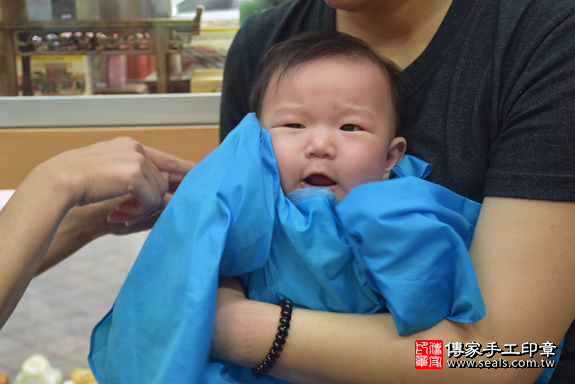 滿月剃頭、嬰兒剃頭、嬰兒理髮、寶寶剃頭、寶寶理髮、到府剃頭、到府嬰兒剃頭、到府滿月剃頭理髮。新北滿月剃頭、新北嬰兒剃頭、新北嬰兒理髮、新北寶寶剃頭、新北寶寶理髮、新北到府剃頭、新北到府嬰兒剃頭、新北到府滿月剃頭理髮。永和滿月剃頭、永和嬰兒剃頭、永和嬰兒理髮、永和寶寶剃頭、永和寶寶理髮、永和到府剃頭、永和到府嬰兒剃頭、永和到府滿月剃頭理髮。高寶寶(新北永和區)--製作胎毛筆、臍帶章、嬰兒三寶。「寶寶滿月剃頭理髮、到府嬰兒滿月理髮」祝福和活動紀錄。照片16