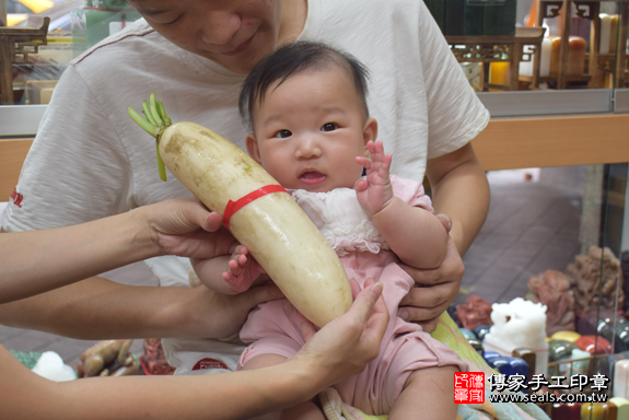滿月剃頭、嬰兒剃頭、嬰兒理髮、寶寶剃頭、寶寶理髮、到府剃頭、到府嬰兒剃頭、到府滿月剃頭理髮。新北滿月剃頭、新北嬰兒剃頭、新北嬰兒理髮、新北寶寶剃頭、新北寶寶理髮、新北到府剃頭、新北到府嬰兒剃頭、新北到府滿月剃頭理髮。永和滿月剃頭、永和嬰兒剃頭、永和嬰兒理髮、永和寶寶剃頭、永和寶寶理髮、永和到府剃頭、永和到府嬰兒剃頭、永和到府滿月剃頭理髮。高寶寶(新北永和區)--製作胎毛筆、臍帶章、嬰兒三寶。「寶寶滿月剃頭理髮、到府嬰兒滿月理髮」祝福和活動紀錄。照片13