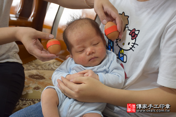滿月剃頭、嬰兒剃頭、嬰兒理髮、寶寶剃頭、寶寶理髮、到府剃頭、到府嬰兒剃頭、到府滿月剃頭理髮。新北滿月剃頭、新北嬰兒剃頭、新北嬰兒理髮、新北寶寶剃頭、新北寶寶理髮、新北到府剃頭、新北到府嬰兒剃頭、新北到府滿月剃頭理髮。中和滿月剃頭、中和嬰兒剃頭、中和嬰兒理髮、中和寶寶剃頭、中和寶寶理髮、中和到府剃頭、中和到府嬰兒剃頭、中和到府滿月剃頭理髮。陳寶寶(新北中和區)--製作胎毛筆、臍帶章、嬰兒三寶。「寶寶滿月剃頭理髮、到府嬰兒滿月理髮」祝福和活動紀錄。照片4