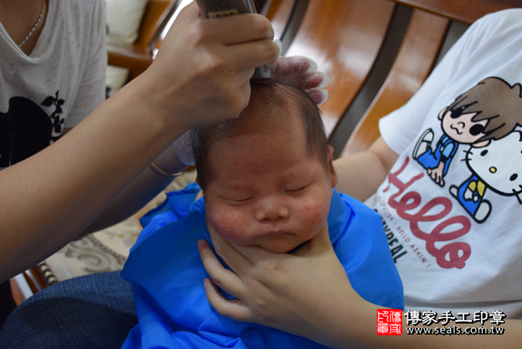 滿月剃頭、嬰兒剃頭、嬰兒理髮、寶寶剃頭、寶寶理髮、到府剃頭、到府嬰兒剃頭、到府滿月剃頭理髮。新北滿月剃頭、新北嬰兒剃頭、新北嬰兒理髮、新北寶寶剃頭、新北寶寶理髮、新北到府剃頭、新北到府嬰兒剃頭、新北到府滿月剃頭理髮。中和滿月剃頭、中和嬰兒剃頭、中和嬰兒理髮、中和寶寶剃頭、中和寶寶理髮、中和到府剃頭、中和到府嬰兒剃頭、中和到府滿月剃頭理髮。陳寶寶(新北中和區)--製作胎毛筆、臍帶章、嬰兒三寶。「寶寶滿月剃頭理髮、到府嬰兒滿月理髮」祝福和活動紀錄。照片18