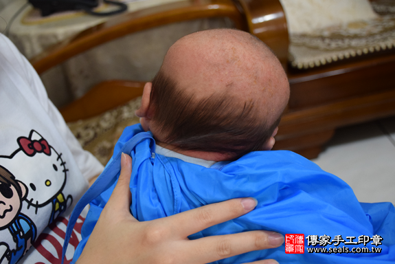 滿月剃頭、嬰兒剃頭、嬰兒理髮、寶寶剃頭、寶寶理髮、到府剃頭、到府嬰兒剃頭、到府滿月剃頭理髮。新北滿月剃頭、新北嬰兒剃頭、新北嬰兒理髮、新北寶寶剃頭、新北寶寶理髮、新北到府剃頭、新北到府嬰兒剃頭、新北到府滿月剃頭理髮。中和滿月剃頭、中和嬰兒剃頭、中和嬰兒理髮、中和寶寶剃頭、中和寶寶理髮、中和到府剃頭、中和到府嬰兒剃頭、中和到府滿月剃頭理髮。陳寶寶(新北中和區)--製作胎毛筆、臍帶章、嬰兒三寶。「寶寶滿月剃頭理髮、到府嬰兒滿月理髮」祝福和活動紀錄。照片19