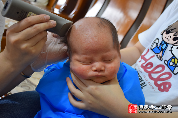 滿月剃頭、嬰兒剃頭、嬰兒理髮、寶寶剃頭、寶寶理髮、到府剃頭、到府嬰兒剃頭、到府滿月剃頭理髮。新北滿月剃頭、新北嬰兒剃頭、新北嬰兒理髮、新北寶寶剃頭、新北寶寶理髮、新北到府剃頭、新北到府嬰兒剃頭、新北到府滿月剃頭理髮。中和滿月剃頭、中和嬰兒剃頭、中和嬰兒理髮、中和寶寶剃頭、中和寶寶理髮、中和到府剃頭、中和到府嬰兒剃頭、中和到府滿月剃頭理髮。陳寶寶(新北中和區)--製作胎毛筆、臍帶章、嬰兒三寶。「寶寶滿月剃頭理髮、到府嬰兒滿月理髮」祝福和活動紀錄。照片20