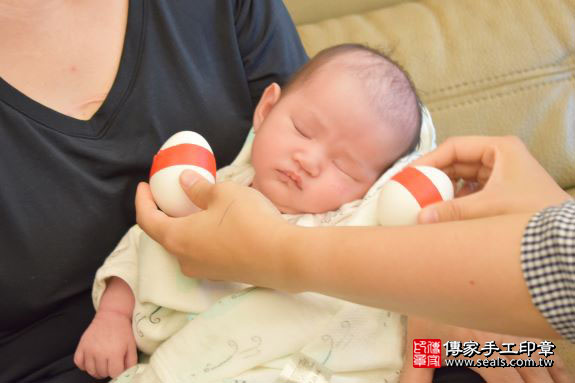 滿月剃頭、嬰兒剃頭、嬰兒理髮、寶寶剃頭、寶寶理髮、到府剃頭、到府嬰兒剃頭、到府滿月剃頭理髮。台南滿月剃頭、台南嬰兒剃頭、台南嬰兒理髮、台南寶寶剃頭、台南寶寶理髮、台南到府剃頭、台南到府嬰兒剃頭、台南到府滿月剃頭理髮。善化滿月剃頭、善化嬰兒剃頭、善化嬰兒理髮、善化寶寶剃頭、善化寶寶理髮、善化到府剃頭、善化到府嬰兒剃頭、善化到府滿月剃頭理髮。李寶寶(台南市善化區)--製作胎毛筆、臍帶章、嬰兒三寶。「寶寶滿月剃頭理髮、到府嬰兒滿月理髮」祝福和活動紀錄。照片4