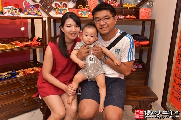 滿月剃頭、嬰兒剃頭、嬰兒理髮、寶寶剃頭、寶寶理髮、到府剃頭、到府嬰兒剃頭、到府滿月剃頭理髮。新竹滿月剃頭、新竹嬰兒剃頭、新竹嬰兒理髮、新竹寶寶剃頭、新竹寶寶理髮、新竹到府剃頭、新竹到府嬰兒剃頭、新竹到府滿月剃頭理髮。香山區滿月剃頭、香山區嬰兒剃頭、香山區嬰兒理髮、香山區寶寶剃頭、香山區寶寶理髮、香山區到府剃頭、香山區到府嬰兒剃頭、香山區到府滿月剃頭理髮。盛寶寶(新竹市香山區)--製作胎毛筆、臍帶章、嬰兒三寶。「寶寶滿月剃頭理髮、到府嬰兒滿月理髮」祝福和活動紀錄。照片2