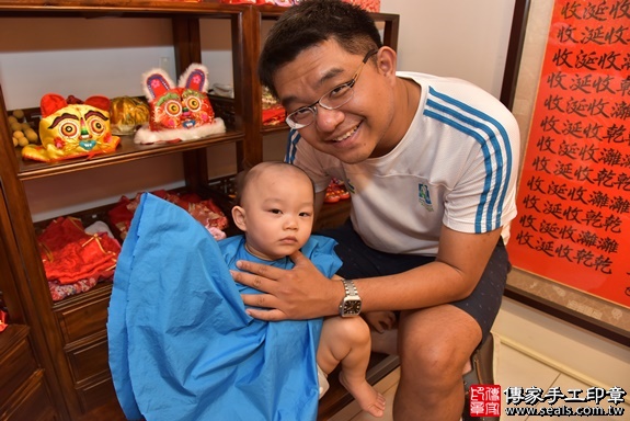 滿月剃頭、嬰兒剃頭、嬰兒理髮、寶寶剃頭、寶寶理髮、到府剃頭、到府嬰兒剃頭、到府滿月剃頭理髮。新竹滿月剃頭、新竹嬰兒剃頭、新竹嬰兒理髮、新竹寶寶剃頭、新竹寶寶理髮、新竹到府剃頭、新竹到府嬰兒剃頭、新竹到府滿月剃頭理髮。香山區滿月剃頭、香山區嬰兒剃頭、香山區嬰兒理髮、香山區寶寶剃頭、香山區寶寶理髮、香山區到府剃頭、香山區到府嬰兒剃頭、香山區到府滿月剃頭理髮。盛寶寶(新竹市香山區)--製作胎毛筆、臍帶章、嬰兒三寶。「寶寶滿月剃頭理髮、到府嬰兒滿月理髮」祝福和活動紀錄。照片15