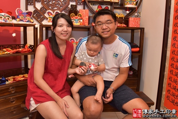 滿月剃頭、嬰兒剃頭、嬰兒理髮、寶寶剃頭、寶寶理髮、到府剃頭、到府嬰兒剃頭、到府滿月剃頭理髮。新竹滿月剃頭、新竹嬰兒剃頭、新竹嬰兒理髮、新竹寶寶剃頭、新竹寶寶理髮、新竹到府剃頭、新竹到府嬰兒剃頭、新竹到府滿月剃頭理髮。香山區滿月剃頭、香山區嬰兒剃頭、香山區嬰兒理髮、香山區寶寶剃頭、香山區寶寶理髮、香山區到府剃頭、香山區到府嬰兒剃頭、香山區到府滿月剃頭理髮。盛寶寶(新竹市香山區)--製作胎毛筆、臍帶章、嬰兒三寶。「寶寶滿月剃頭理髮、到府嬰兒滿月理髮」祝福和活動紀錄。照片5