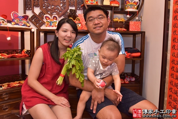 滿月剃頭、嬰兒剃頭、嬰兒理髮、寶寶剃頭、寶寶理髮、到府剃頭、到府嬰兒剃頭、到府滿月剃頭理髮。新竹滿月剃頭、新竹嬰兒剃頭、新竹嬰兒理髮、新竹寶寶剃頭、新竹寶寶理髮、新竹到府剃頭、新竹到府嬰兒剃頭、新竹到府滿月剃頭理髮。香山區滿月剃頭、香山區嬰兒剃頭、香山區嬰兒理髮、香山區寶寶剃頭、香山區寶寶理髮、香山區到府剃頭、香山區到府嬰兒剃頭、香山區到府滿月剃頭理髮。盛寶寶(新竹市香山區)--製作胎毛筆、臍帶章、嬰兒三寶。「寶寶滿月剃頭理髮、到府嬰兒滿月理髮」祝福和活動紀錄。照片10