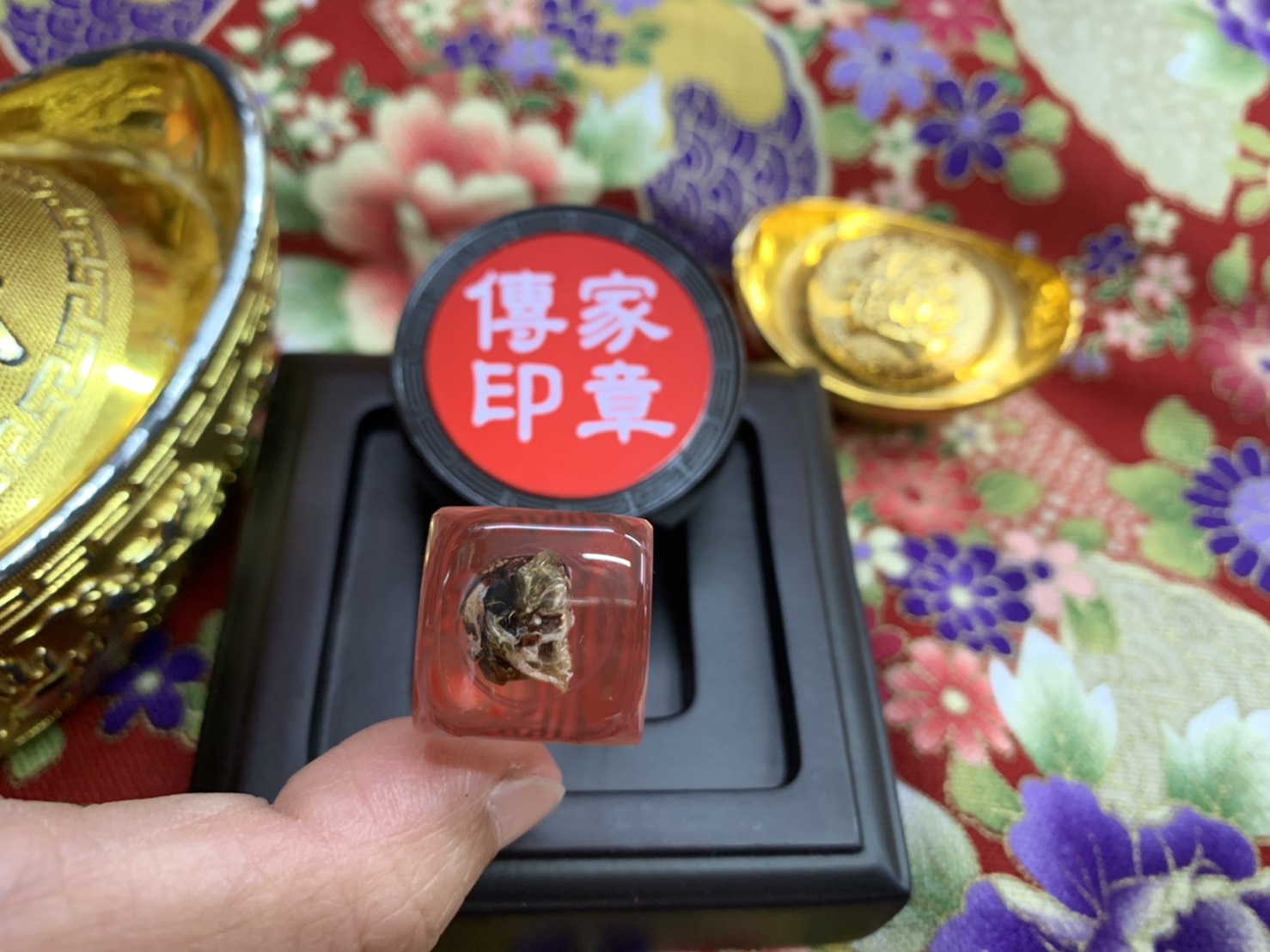 全手工噴砂印章：全美白水晶臍帶章實際成品、印章作品分享。傳家手工印章台北店。照片2