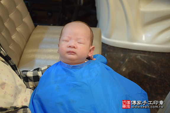 滿月剃頭、嬰兒剃頭、嬰兒理髮、寶寶剃頭、寶寶理髮、來店剃頭、來店嬰兒剃頭、來店滿月剃頭理髮。新北市滿月剃頭、新北市嬰兒剃頭、新北市嬰兒理髮、新北市寶寶剃頭、新北市寶寶理髮、新北市來店剃頭、新北市來店嬰兒剃頭、新北市來店滿月剃頭理髮。林口區滿月剃頭、林口區嬰兒剃頭、林口區嬰兒理髮、林口區寶寶剃頭、林口區寶寶理髮、林口區來店剃頭、林口區來店嬰兒剃頭、林口區來店滿月剃頭理髮。楊寶寶(新北市林口區)--製作胎毛筆、臍帶章、嬰兒三寶。「寶寶滿月剃頭理髮、來店嬰兒滿月理髮」祝福和活動紀錄。照片12