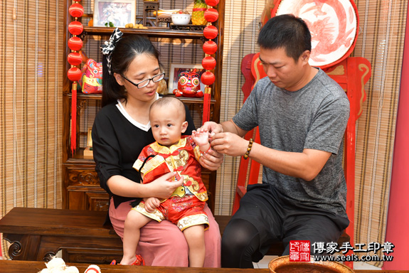 鳳山區林寶寶古禮抓周：寶寶戴抓周【銀飾富貴福袋紅繩手鍊】。照片8