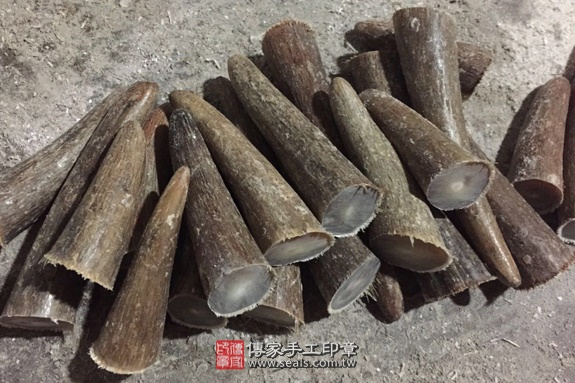 全手工噴砂印章：赤牛角公司大小印章實際成品、赤牛角印章材質介紹。（公司章、公司印章、負責人印章，一圓一方）傳家印章台北店。2019.11.07照片4