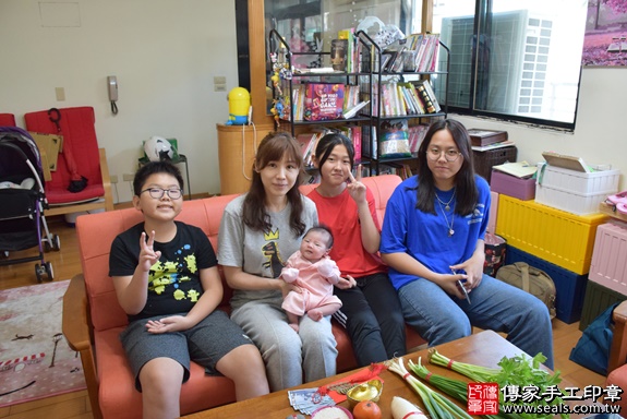 剃胎毛、滿月剃頭、嬰兒剃頭、嬰兒理髮、嬰兒剃髮、嬰兒剃胎毛、嬰兒滿月剃頭、寶寶剃頭、剃胎毛儀式、剃胎毛吉祥話、滿月剃頭儀式、滿月剃頭吉祥話、寶寶剃胎毛、寶寶滿月剃頭理髮、 新北市蘆洲區剃胎毛、新北市蘆洲區滿月剃頭、新北市蘆洲區嬰兒剃頭剃胎毛、新北市蘆洲區嬰兒理髮、台北市嬰兒剃髮、 莊寶寶(新北市蘆洲區到府嬰兒寶寶滿月剃頭理髮、免費到府嬰兒剃胎毛儀式吉祥話)。到府剃頭剃胎毛主持、專業拍照、DVD光碟、證書。★購買「臍帶章、肚臍章、胎毛筆刷印章」贈送：剃頭、收涎、抓周，三選一。2019.10.06照片23