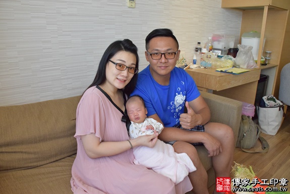 剃胎毛、滿月剃頭、嬰兒剃頭、嬰兒理髮、嬰兒剃髮、嬰兒剃胎毛、嬰兒滿月剃頭、寶寶剃頭、剃胎毛儀式、剃胎毛吉祥話、滿月剃頭儀式、滿月剃頭吉祥話、寶寶剃胎毛、寶寶滿月剃頭理髮、 台北市信義區剃胎毛、台北市信義區滿月剃頭、台北市信義區嬰兒剃頭剃胎毛、台北市信義區嬰兒理髮、台北市嬰兒剃髮、 莊寶寶(台北市信義區到府嬰兒寶寶滿月剃頭理髮、免費到府嬰兒剃胎毛儀式吉祥話)。到府剃頭剃胎毛主持、專業拍照、DVD光碟、證書。★購買「臍帶章、肚臍章、胎毛筆刷印章」贈送：剃頭、收涎、抓周，三選一。2019.10.08照片28