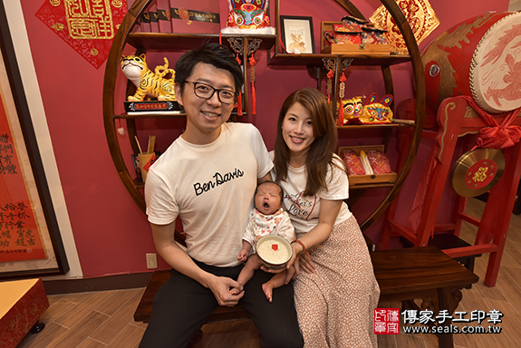 剃胎毛、滿月剃頭、嬰兒剃頭、嬰兒理髮、嬰兒剃髮、嬰兒剃胎毛、嬰兒滿月剃頭、寶寶剃頭、剃胎毛儀式、剃胎毛吉祥話、滿月剃頭儀式、滿月剃頭吉祥話、寶寶剃胎毛、寶寶滿月剃頭理髮、新北市永和區剃胎毛、新北市永和區滿月剃頭、新北市永和區嬰兒剃頭剃胎毛、新北市永和區嬰兒理髮、新北市嬰兒剃髮、陳寶寶(新北市永和區到府嬰兒寶寶滿月剃頭理髮、免費到府嬰兒剃胎毛儀式吉祥話)。到府剃頭剃胎毛主持、專業拍照、DVD光碟、證書。★購買「臍帶章、肚臍章、胎毛筆刷印章」贈送：剃頭、收涎、抓周，三選一。2019.07.21照片6