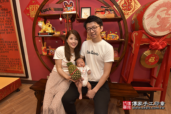 剃胎毛、滿月剃頭、嬰兒剃頭、嬰兒理髮、嬰兒剃髮、嬰兒剃胎毛、嬰兒滿月剃頭、寶寶剃頭、剃胎毛儀式、剃胎毛吉祥話、滿月剃頭儀式、滿月剃頭吉祥話、寶寶剃胎毛、寶寶滿月剃頭理髮、新北市永和區剃胎毛、新北市永和區滿月剃頭、新北市永和區嬰兒剃頭剃胎毛、新北市永和區嬰兒理髮、新北市嬰兒剃髮、陳寶寶(新北市永和區到府嬰兒寶寶滿月剃頭理髮、免費到府嬰兒剃胎毛儀式吉祥話)。到府剃頭剃胎毛主持、專業拍照、DVD光碟、證書。★購買「臍帶章、肚臍章、胎毛筆刷印章」贈送：剃頭、收涎、抓周，三選一。2019.07.21照片13