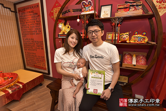 剃胎毛、滿月剃頭、嬰兒剃頭、嬰兒理髮、嬰兒剃髮、嬰兒剃胎毛、嬰兒滿月剃頭、寶寶剃頭、剃胎毛儀式、剃胎毛吉祥話、滿月剃頭儀式、滿月剃頭吉祥話、寶寶剃胎毛、寶寶滿月剃頭理髮、新北市永和區剃胎毛、新北市永和區滿月剃頭、新北市永和區嬰兒剃頭剃胎毛、新北市永和區嬰兒理髮、新北市嬰兒剃髮、陳寶寶(新北市永和區到府嬰兒寶寶滿月剃頭理髮、免費到府嬰兒剃胎毛儀式吉祥話)。到府剃頭剃胎毛主持、專業拍照、DVD光碟、證書。★購買「臍帶章、肚臍章、胎毛筆刷印章」贈送：剃頭、收涎、抓周，三選一。2019.07.21照片16