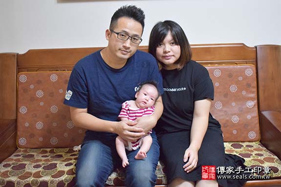 剃胎毛、滿月剃頭、嬰兒剃頭、嬰兒理髮、嬰兒剃髮、嬰兒剃胎毛、嬰兒滿月剃頭、寶寶剃頭、剃胎毛儀式、剃胎毛吉祥話、滿月剃頭儀式、滿月剃頭吉祥話、寶寶剃胎毛、寶寶滿月剃頭理髮、 高雄市楠梓區剃胎毛、高雄市楠梓區滿月剃頭、高雄市楠梓區嬰兒剃頭剃胎毛、高雄市楠梓區嬰兒理髮、高雄市嬰兒剃髮、 周寶寶(高雄市楠梓區到府嬰兒寶寶滿月剃頭理髮、免費到府嬰兒剃胎毛儀式吉祥話)。到府剃頭剃胎毛主持、專業拍照、DVD光碟、證書。★購買「臍帶章、肚臍章、胎毛筆刷印章」贈送：剃頭、收涎、抓周，三選一。2019.10.21照片1