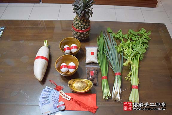 剃胎毛、滿月剃頭、嬰兒剃頭、嬰兒理髮、嬰兒剃髮、嬰兒剃胎毛、嬰兒滿月剃頭、寶寶剃頭、剃胎毛儀式、剃胎毛吉祥話、滿月剃頭儀式、滿月剃頭吉祥話、寶寶剃胎毛、寶寶滿月剃頭理髮、 高雄市楠梓區剃胎毛、高雄市楠梓區滿月剃頭、高雄市楠梓區嬰兒剃頭剃胎毛、高雄市楠梓區嬰兒理髮、高雄市嬰兒剃髮、 周寶寶(高雄市楠梓區到府嬰兒寶寶滿月剃頭理髮、免費到府嬰兒剃胎毛儀式吉祥話)。到府剃頭剃胎毛主持、專業拍照、DVD光碟、證書。★購買「臍帶章、肚臍章、胎毛筆刷印章」贈送：剃頭、收涎、抓周，三選一。2019.10.21照片2