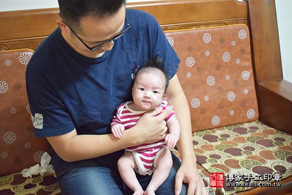 剃胎毛、滿月剃頭、嬰兒剃頭、嬰兒理髮、嬰兒剃髮、嬰兒剃胎毛、嬰兒滿月剃頭、寶寶剃頭、剃胎毛儀式、剃胎毛吉祥話、滿月剃頭儀式、滿月剃頭吉祥話、寶寶剃胎毛、寶寶滿月剃頭理髮、 高雄市楠梓區剃胎毛、高雄市楠梓區滿月剃頭、高雄市楠梓區嬰兒剃頭剃胎毛、高雄市楠梓區嬰兒理髮、高雄市嬰兒剃髮、 周寶寶(高雄市楠梓區到府嬰兒寶寶滿月剃頭理髮、免費到府嬰兒剃胎毛儀式吉祥話)。到府剃頭剃胎毛主持、專業拍照、DVD光碟、證書。★購買「臍帶章、肚臍章、胎毛筆刷印章」贈送：剃頭、收涎、抓周，三選一。2019.10.21照片3