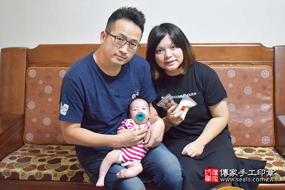 剃胎毛、滿月剃頭、嬰兒剃頭、嬰兒理髮、嬰兒剃髮、嬰兒剃胎毛、嬰兒滿月剃頭、寶寶剃頭、剃胎毛儀式、剃胎毛吉祥話、滿月剃頭儀式、滿月剃頭吉祥話、寶寶剃胎毛、寶寶滿月剃頭理髮、 高雄市楠梓區剃胎毛、高雄市楠梓區滿月剃頭、高雄市楠梓區嬰兒剃頭剃胎毛、高雄市楠梓區嬰兒理髮、高雄市嬰兒剃髮、 周寶寶(高雄市楠梓區到府嬰兒寶寶滿月剃頭理髮、免費到府嬰兒剃胎毛儀式吉祥話)。到府剃頭剃胎毛主持、專業拍照、DVD光碟、證書。★購買「臍帶章、肚臍章、胎毛筆刷印章」贈送：剃頭、收涎、抓周，三選一。2019.10.21照片8