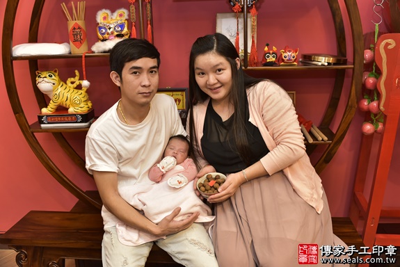 剃胎毛、滿月剃頭、嬰兒剃頭、嬰兒理髮、嬰兒剃髮、嬰兒剃胎毛、嬰兒滿月剃頭、寶寶剃頭、剃胎毛儀式、剃胎毛吉祥話、滿月剃頭儀式、滿月剃頭吉祥話、寶寶剃胎毛、寶寶滿月剃頭理髮、 新北市永和區剃胎毛、新北市永和區滿月剃頭、新北市永和區嬰兒剃頭剃胎毛、新北市永和區嬰兒理髮、新北市嬰兒剃髮、 陳寶寶(新北市永和區來店嬰兒寶寶滿月剃頭理髮、免費來店嬰兒剃胎毛儀式吉祥話)。來店剃頭剃胎毛主持、專業拍照、DVD光碟、證書。★購買「臍帶章、肚臍章、胎毛筆刷印章」贈送：剃頭、收涎、抓周，三選一。2019.10.14照片8