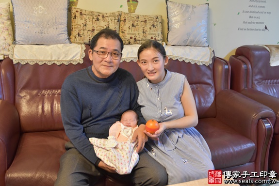 剃胎毛、滿月剃頭、嬰兒剃頭、嬰兒理髮、嬰兒剃髮、嬰兒剃胎毛、嬰兒滿月剃頭、寶寶剃頭、剃胎毛儀式、剃胎毛吉祥話、滿月剃頭儀式、滿月剃頭吉祥話、寶寶剃胎毛、寶寶滿月剃頭理髮、 新北市鶯歌區剃胎毛、新北市鶯歌區滿月剃頭、新北市鶯歌區嬰兒剃頭剃胎毛、新北市鶯歌區嬰兒理髮、新北市嬰兒剃髮、 陳寶寶(新北市鶯歌區來店嬰兒寶寶滿月剃頭理髮、免費來店嬰兒剃胎毛儀式吉祥話)。來店剃頭剃胎毛主持、專業拍照、DVD光碟、證書。★購買「臍帶章、肚臍章、胎毛筆刷印章」贈送：剃頭、收涎、抓周，三選一。2019.10.16照片9