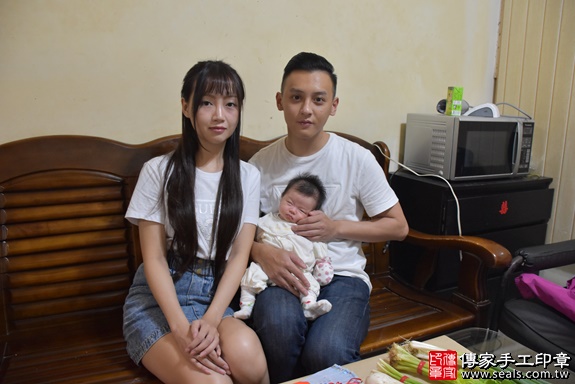 剃胎毛、滿月剃頭、嬰兒剃頭、嬰兒理髮、嬰兒剃髮、嬰兒剃胎毛、嬰兒滿月剃頭、寶寶剃頭、剃胎毛儀式、剃胎毛吉祥話、滿月剃頭儀式、滿月剃頭吉祥話、寶寶剃胎毛、寶寶滿月剃頭理髮、 台北市中正區剃胎毛、台北市中正區滿月剃頭、台北市中正區嬰兒剃頭剃胎毛、台北市中正區嬰兒理髮、台北市嬰兒剃髮、 周寶寶(台北市中正區到府嬰兒寶寶滿月剃頭理髮、免費到府嬰兒剃胎毛儀式吉祥話)。到府剃頭剃胎毛主持、專業拍照、DVD光碟、證書。★購買「臍帶章、肚臍章、胎毛筆刷印章」贈送：剃頭、收涎、抓周，三選一。2019.10.24照片2