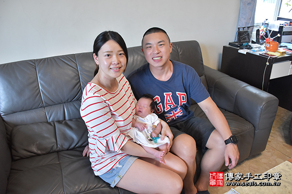 剃胎毛、滿月剃頭、嬰兒剃頭、嬰兒理髮、嬰兒剃髮、嬰兒剃胎毛、嬰兒滿月剃頭、寶寶剃頭、剃胎毛儀式、剃胎毛吉祥話、滿月剃頭儀式、滿月剃頭吉祥話、寶寶剃胎毛、寶寶滿月剃頭理髮、新北市五股區剃胎毛、新北市五股區滿月剃頭、新北市五股區嬰兒剃頭剃胎毛、新北市五股區嬰兒理髮、新北市嬰兒剃髮、朱寶寶(新北市五股區到府嬰兒寶寶滿月剃頭理髮、免費到府嬰兒剃胎毛儀式吉祥話)。到府剃頭剃胎毛主持、專業拍照、DVD光碟、證書。★購買「臍帶章、肚臍章、胎毛筆刷印章」贈送：剃頭、收涎、抓周，三選一。2019.07.28照片1