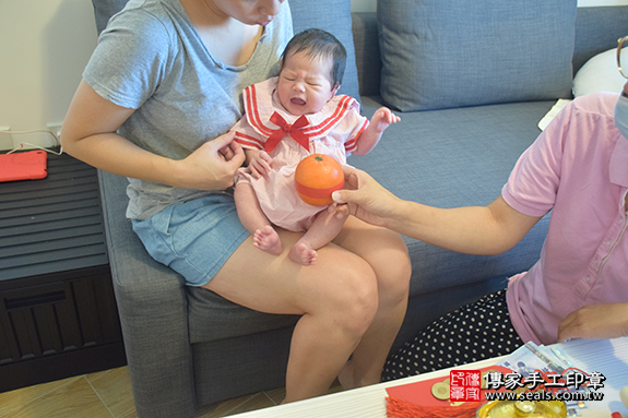 剃胎毛、滿月剃頭、嬰兒剃頭、嬰兒理髮、嬰兒剃髮、嬰兒剃胎毛、嬰兒滿月剃頭、寶寶剃頭、剃胎毛儀式、剃胎毛吉祥話、滿月剃頭儀式、滿月剃頭吉祥話、寶寶剃胎毛、寶寶滿月剃頭理髮、新北市萬華區剃胎毛、新北市萬華區滿月剃頭、新北市萬華區嬰兒剃頭剃胎毛、新北市萬華區嬰兒理髮、新北市嬰兒剃髮、楊寶寶(新北市萬華區到府嬰兒寶寶滿月剃頭理髮、免費到府嬰兒剃胎毛儀式吉祥話)。到府剃頭剃胎毛主持、專業拍照、DVD光碟、證書。★購買「臍帶章、肚臍章、胎毛筆刷印章」贈送：剃頭、收涎、抓周，三選一。2019.07.31照片10