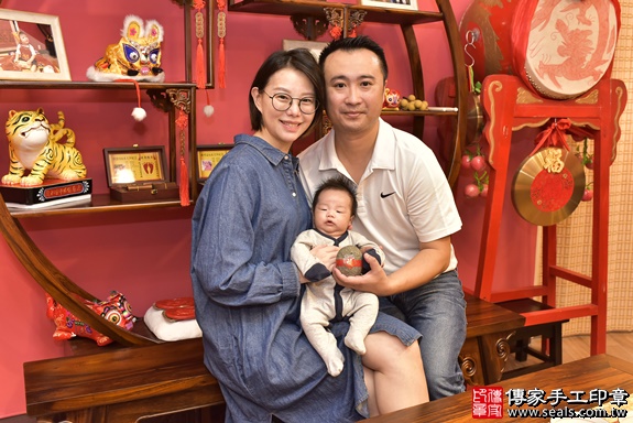 剃胎毛、滿月剃頭、嬰兒剃頭、嬰兒理髮、嬰兒剃髮、嬰兒剃胎毛、嬰兒滿月剃頭、寶寶剃頭、剃胎毛儀式、剃胎毛吉祥話、滿月剃頭儀式、滿月剃頭吉祥話、寶寶剃胎毛、寶寶滿月剃頭理髮、 新北市永和區剃胎毛、新北市永和區滿月剃頭、新北市永和區嬰兒剃頭剃胎毛、新北市永和區嬰兒理髮、新北市嬰兒剃髮、 廖寶寶(新北永和區嬰兒寶寶滿月剃頭理髮、免費嬰兒剃胎毛儀式吉祥話)。中國風會場，爸媽寶貝免費穿「日中韓」古裝禮服。專業拍照、DVD光碟、證書。★購買「臍帶章、肚臍章、胎毛筆刷印章」贈送：剃頭、收涎、抓周，三選一。2019.10.29照片7