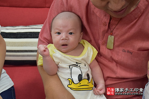 剃胎毛、滿月剃頭、嬰兒剃頭、嬰兒理髮、嬰兒剃髮、嬰兒剃胎毛、嬰兒滿月剃頭、寶寶剃頭、剃胎毛儀式、剃胎毛吉祥話、滿月剃頭儀式、滿月剃頭吉祥話、寶寶剃胎毛、寶寶滿月剃頭理髮、新竹縣香山區剃胎毛、新竹縣香山區滿月剃頭、新竹縣香山區嬰兒剃頭剃胎毛、新竹縣香山區嬰兒理髮、新竹縣嬰兒剃髮、小豆寶(新竹縣香山區到府嬰兒寶寶滿月剃頭理髮、免費到府嬰兒剃胎毛儀式吉祥話)。到府剃頭剃胎毛主持、專業拍照、DVD光碟、證書。★購買「臍帶章、肚臍章、胎毛筆刷印章」贈送：剃頭、收涎、抓周，三選一。2019.08.04照片3