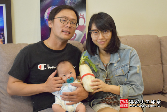剃胎毛、滿月剃頭、嬰兒剃頭、嬰兒理髮、嬰兒剃髮、嬰兒剃胎毛、嬰兒滿月剃頭、寶寶剃頭、剃胎毛儀式、剃胎毛吉祥話、滿月剃頭儀式、滿月剃頭吉祥話、寶寶剃胎毛、寶寶滿月剃頭理髮、 高雄市小港區剃胎毛、高雄市小港區滿月剃頭、高雄市小港區嬰兒剃頭剃胎毛、高雄市小港區嬰兒理髮、高雄市嬰兒剃髮、 蕭寶寶(高雄市小港區到府嬰兒寶寶滿月剃頭理髮、免費到府嬰兒剃胎毛儀式吉祥話)。到府剃頭剃胎毛主持、專業拍照、DVD光碟、證書。★購買「臍帶章、肚臍章、胎毛筆刷印章」贈送：剃頭、收涎、抓周，三選一。2019.11.09照片12