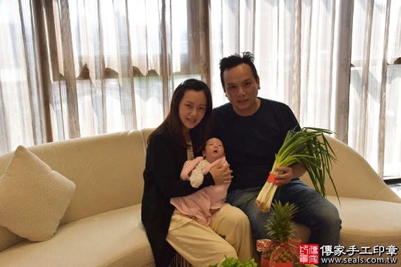 剃胎毛、滿月剃頭、嬰兒剃頭、嬰兒理髮、嬰兒剃髮、嬰兒剃胎毛、嬰兒滿月剃頭、寶寶剃頭、剃胎毛儀式、剃胎毛吉祥話、滿月剃頭儀式、滿月剃頭吉祥話、寶寶剃胎毛、寶寶滿月剃頭理髮、 新北市永和區剃胎毛、新北市永和區滿月剃頭、新北市永和區嬰兒剃頭剃胎毛、新北市永和區嬰兒理髮、新北市嬰兒剃髮、 林寶寶(新北市永和區到府嬰兒寶寶滿月剃頭理髮、免費到府嬰兒剃胎毛儀式吉祥話)。到府剃頭剃胎毛主持、專業拍照、DVD光碟、證書。★購買「臍帶章、肚臍章、胎毛筆刷印章」贈送：剃頭、收涎、抓周，三選一。2019.11.02照片22