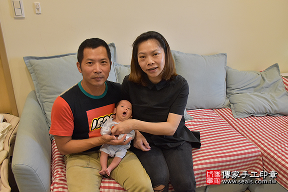 剃胎毛、滿月剃頭、嬰兒剃頭、嬰兒理髮、嬰兒剃髮、嬰兒剃胎毛、嬰兒滿月剃頭、寶寶剃頭、剃胎毛儀式、剃胎毛吉祥話、滿月剃頭儀式、滿月剃頭吉祥話、寶寶剃胎毛、寶寶滿月剃頭理髮、新北市新莊區剃胎毛、新北市新莊區滿月剃頭、新北市新莊區嬰兒剃頭剃胎毛、新北市新莊區嬰兒理髮、新北市嬰兒剃髮、楊寶寶(新北市新莊區到府嬰兒寶寶滿月剃頭理髮、免費到府嬰兒剃胎毛儀式吉祥話)。到府剃頭剃胎毛主持、專業拍照、DVD光碟、證書。★購買「臍帶章、肚臍章、胎毛筆刷印章」贈送：剃頭、收涎、抓周，三選一。2019.11.12照片5