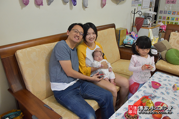 剃胎毛、滿月剃頭、嬰兒剃頭、嬰兒理髮、嬰兒剃髮、嬰兒剃胎毛、嬰兒滿月剃頭、寶寶剃頭、剃胎毛儀式、剃胎毛吉祥話、滿月剃頭儀式、滿月剃頭吉祥話、寶寶剃胎毛、寶寶滿月剃頭理髮、台北市松山區剃胎毛、台北市松山區滿月剃頭、台北市松山區嬰兒剃頭剃胎毛、台北市松山區嬰兒理髮、台北市嬰兒剃髮、陳寶寶(台北市松山區到府嬰兒寶寶滿月剃頭理髮、免費到府嬰兒剃胎毛儀式吉祥話)。到府剃頭剃胎毛主持、專業拍照、DVD光碟、證書。★購買「臍帶章、肚臍章、胎毛筆刷印章」贈送：剃頭、收涎、抓周，三選一。2019.11.15照片5