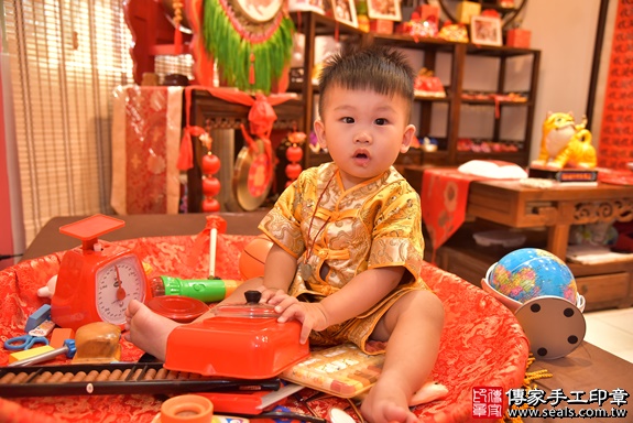 新竹市香山區鄭寶寶古禮抓周：新竹店抓周。寶寶特寫照片3