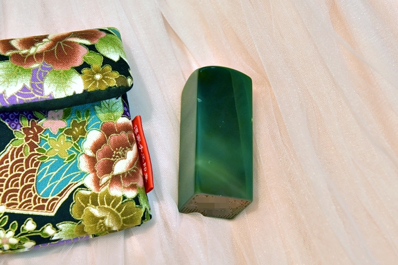 全手工噴砂印章:綠瑪瑙公司大小印章實際成品、綠瑪瑙印章材質介紹。(公司章、公司印章、負責人印章,一圓一方)傳家印章新竹店。2019.12.10圖片4 全手工噴砂印章:綠瑪瑙公司大小印章實際成品、綠瑪瑙印章材質介紹。(公司章、公司印章、負責人印章,一圓一方)傳家印章新竹店。2019.12.10圖片4