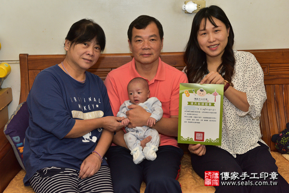 剃胎毛、滿月剃頭、嬰兒剃頭、嬰兒理髮、嬰兒剃髮、嬰兒剃胎毛、嬰兒滿月剃頭、寶寶剃頭、剃胎毛儀式、剃胎毛吉祥話、滿月剃頭儀式、滿月剃頭吉祥話、寶寶剃胎毛、寶寶滿月剃頭理髮、 高雄市林園區剃胎毛、高雄市林園區滿月剃頭、高雄市林園區嬰兒剃頭剃胎毛、高雄市林園區嬰兒理髮、高雄市嬰兒剃髮、 邱寶寶(高雄市林園區到府嬰兒寶寶滿月剃頭理髮、免費到府嬰兒剃胎毛儀式吉祥話)。到府剃頭剃胎毛主持、專業拍照、DVD光碟、證書。★購買「臍帶章、肚臍章、胎毛筆刷印章」贈送：剃頭、收涎、抓周，三選一。2019.12.13照片23