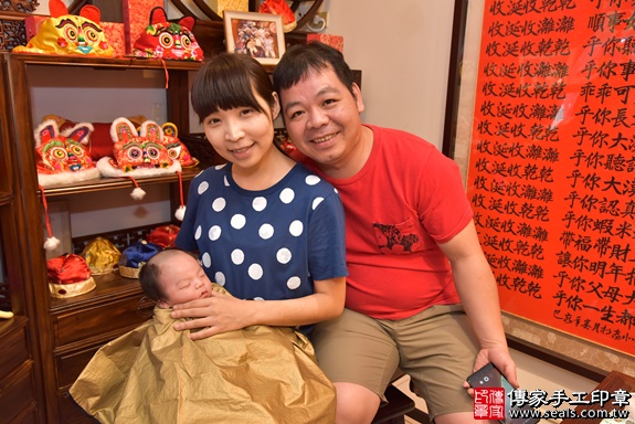 剃胎毛、滿月剃頭、嬰兒剃頭、嬰兒理髮、嬰兒剃髮、嬰兒剃胎毛、嬰兒滿月剃頭、寶寶剃頭、剃胎毛儀式、剃胎毛吉祥話、滿月剃頭儀式、滿月剃頭吉祥話、寶寶剃胎毛、寶寶滿月剃頭理髮、 新竹市香山區剃胎毛、新竹市香山區滿月剃頭、新竹市香山區嬰兒剃頭剃胎毛、新竹市香山區嬰兒理髮、X縣市嬰兒剃髮、 簡寶寶(新竹市香山區到府嬰兒寶寶滿月剃頭理髮、免費到府嬰兒剃胎毛儀式吉祥話)。到府剃頭剃胎毛主持、專業拍照、DVD光碟、證書。★購買「臍帶章、肚臍章、胎毛筆刷印章」贈送：剃頭、收涎、抓周，三選一。2019.10.18照片33