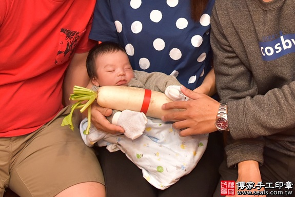 剃胎毛、滿月剃頭、嬰兒剃頭、嬰兒理髮、嬰兒剃髮、嬰兒剃胎毛、嬰兒滿月剃頭、寶寶剃頭、剃胎毛儀式、剃胎毛吉祥話、滿月剃頭儀式、滿月剃頭吉祥話、寶寶剃胎毛、寶寶滿月剃頭理髮、 新竹市香山區剃胎毛、新竹市香山區滿月剃頭、新竹市香山區嬰兒剃頭剃胎毛、新竹市香山區嬰兒理髮、X縣市嬰兒剃髮、 簡寶寶(新竹市香山區到府嬰兒寶寶滿月剃頭理髮、免費到府嬰兒剃胎毛儀式吉祥話)。到府剃頭剃胎毛主持、專業拍照、DVD光碟、證書。★購買「臍帶章、肚臍章、胎毛筆刷印章」贈送：剃頭、收涎、抓周，三選一。2019.10.18照片24