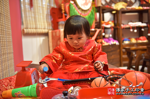 香山區王寶寶古禮抓周：周歲抓周活動和儀式，一切圓滿。照片2