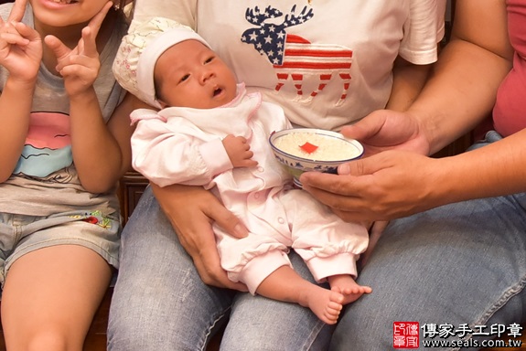 剃胎毛、滿月剃頭、嬰兒剃頭、嬰兒理髮、嬰兒剃髮、嬰兒剃胎毛、嬰兒滿月剃頭、寶寶剃頭、剃胎毛儀式、剃胎毛吉祥話、滿月剃頭儀式、滿月剃頭吉祥話、寶寶剃胎毛、寶寶滿月剃頭理髮、 新竹市香山區剃胎毛、新竹市香山區滿月剃頭、新竹市香山區嬰兒剃頭剃胎毛、新竹市香山區嬰兒理髮、新竹市嬰兒剃髮、 蔡寶寶(新竹香山區嬰兒寶寶滿月剃頭理髮、免費嬰兒剃胎毛儀式吉祥話)。中國風會場，爸媽寶貝免費穿「日中韓」古裝禮服。專業拍照、DVD光碟、證書。★購買「臍帶章、肚臍章、胎毛筆刷印章」贈送：剃頭、收涎、抓周，三選一。2019.10.11照片11