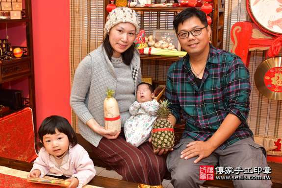 剃胎毛、滿月剃頭、嬰兒剃頭、嬰兒理髮、嬰兒剃髮、嬰兒剃胎毛、嬰兒滿月剃頭、寶寶剃頭、剃胎毛儀式、剃胎毛吉祥話、滿月剃頭儀式、滿月剃頭吉祥話、寶寶剃胎毛、寶寶滿月剃頭理髮、 高雄市鳳山區剃胎毛、高雄市鳳山區滿月剃頭、高雄市鳳山區嬰兒剃頭剃胎毛、高雄市鳳山區嬰兒理髮、高雄市嬰兒剃髮、 吳寶寶(高雄市鳳山區嬰兒寶寶滿月剃頭理髮、免費嬰兒剃胎毛儀式吉祥話)。中國風會場，爸媽寶貝免費穿「日中韓」古裝禮服。專業拍照、DVD光碟、證書。★購買「臍帶章、肚臍章、胎毛筆刷印章」贈送：剃頭、收涎、抓周，三選一。2019.12.29 照片13