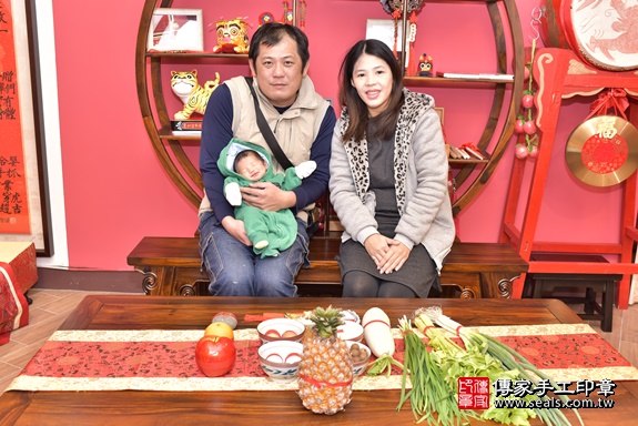 剃胎毛、滿月剃頭、嬰兒剃頭、嬰兒理髮、嬰兒剃髮、嬰兒剃胎毛、嬰兒滿月剃頭、寶寶剃頭、剃胎毛儀式、剃胎毛吉祥話、滿月剃頭儀式、滿月剃頭吉祥話、寶寶剃胎毛、寶寶滿月剃頭理髮、 新北市永和區剃胎毛、新北市永和區滿月剃頭、新北市永和區嬰兒剃頭剃胎毛、新北市永和區嬰兒理髮、新北市嬰兒剃髮、 曾寶寶(新北市永和區嬰兒寶寶滿月剃頭理髮、免費嬰兒剃胎毛儀式吉祥話)。中國風會場，爸媽寶貝免費穿「日中韓」古裝禮服。專業拍照、DVD光碟、證書。★購買「臍帶章、肚臍章、胎毛筆刷印章」贈送：剃頭、收涎、抓周，三選一。2019.12.04照片3