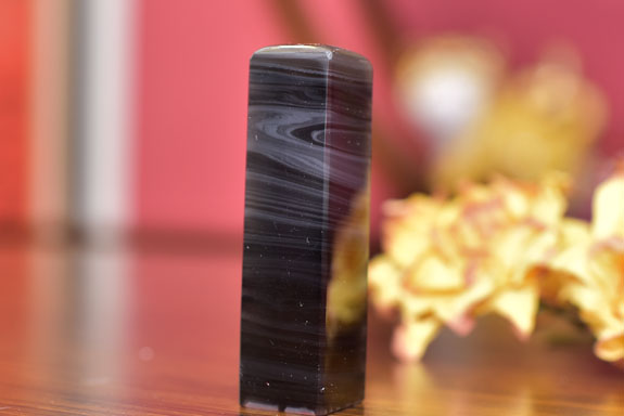 全手工噴砂印章:冰種黑曜石臍帶章實際成品、印章作品分享、冰種黑曜石印章材質介紹。(臍帶印章、肚臍章、肚臍印章,一圓一方)傳家手工印章台北店。照片2 全手工噴砂印章:冰種黑曜石臍帶章實際成品、印章作品分享、冰種黑曜石印章材質介紹。(臍帶印章、肚臍章、肚臍印章,一圓一方)傳家手工印章台北店。照片2