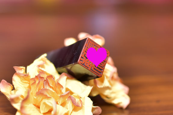 全手工噴砂印章:冰種黑曜石臍帶章實際成品、印章作品分享、冰種黑曜石印章材質介紹。(臍帶印章、肚臍章、肚臍印章,一圓一方)傳家手工印章台北店。照片4 全手工噴砂印章:冰種黑曜石臍帶章實際成品、印章作品分享、冰種黑曜石印章材質介紹。(臍帶印章、肚臍章、肚臍印章,一圓一方)傳家手工印章台北店。照片4