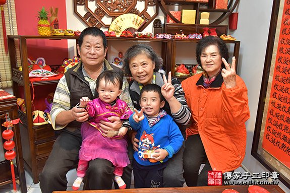 抓周全家福大合照照片3